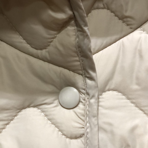 💕Host Pick💕Beige Quilted Hooded Vest - Picture 15 of 17